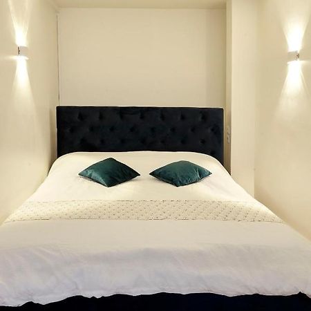Golden Junior - Jacuzzi Apartment รูออง ภายนอก รูปภาพ