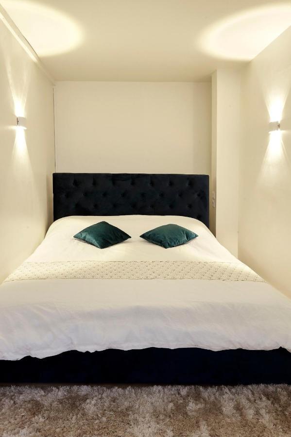 Golden Junior - Jacuzzi Apartment รูออง ภายนอก รูปภาพ