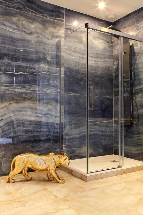 Golden Junior - Jacuzzi Apartment รูออง ภายนอก รูปภาพ